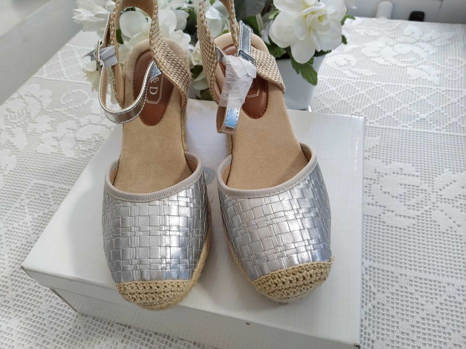 Sapatos cinzentos prateados - Número 37 - NOVOS!