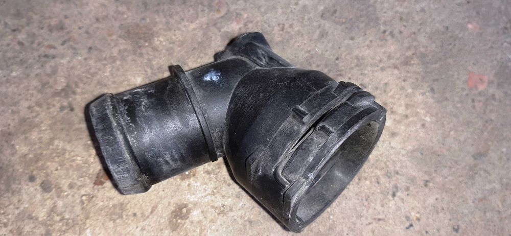 Патрубок, флянец, бочок омывателя, резинки-отбойники VW PASSAT B7 USA