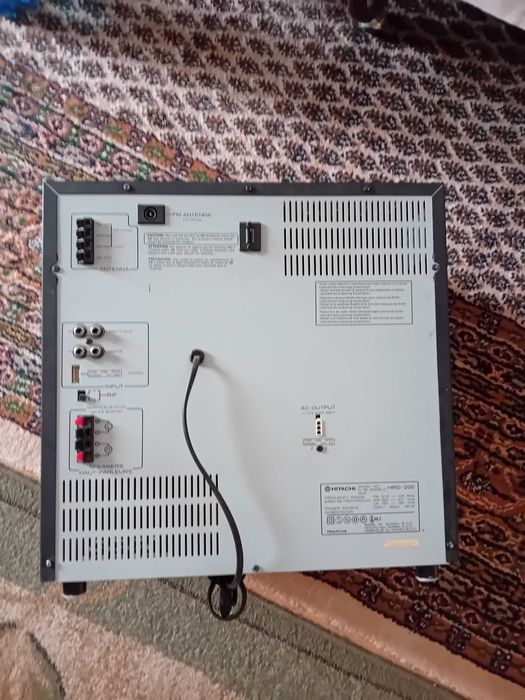 Wieża  Hitachi HRD - 200  z kolumnami