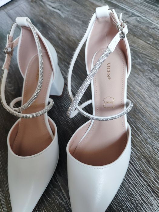 Buty ślubne sandałki czółenka białe srebrne cyrkonie zdobione 37