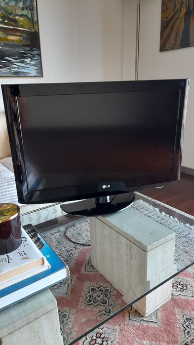 TV LG de 32" com Comando
