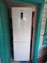 Холодильник Beko бежевый мрамор