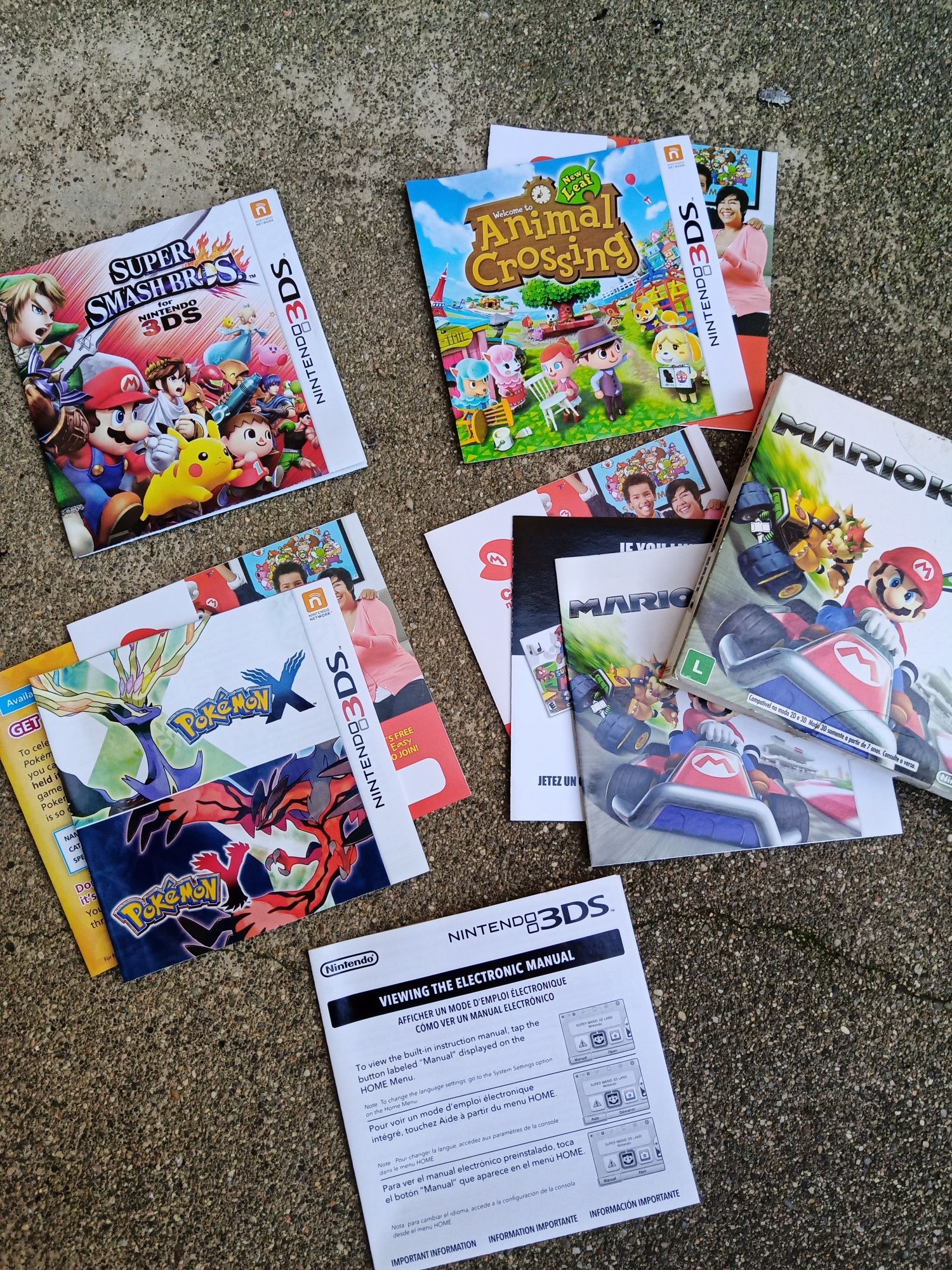 3 caixas e manuais de jogos Nintendo 3DS versão americana.