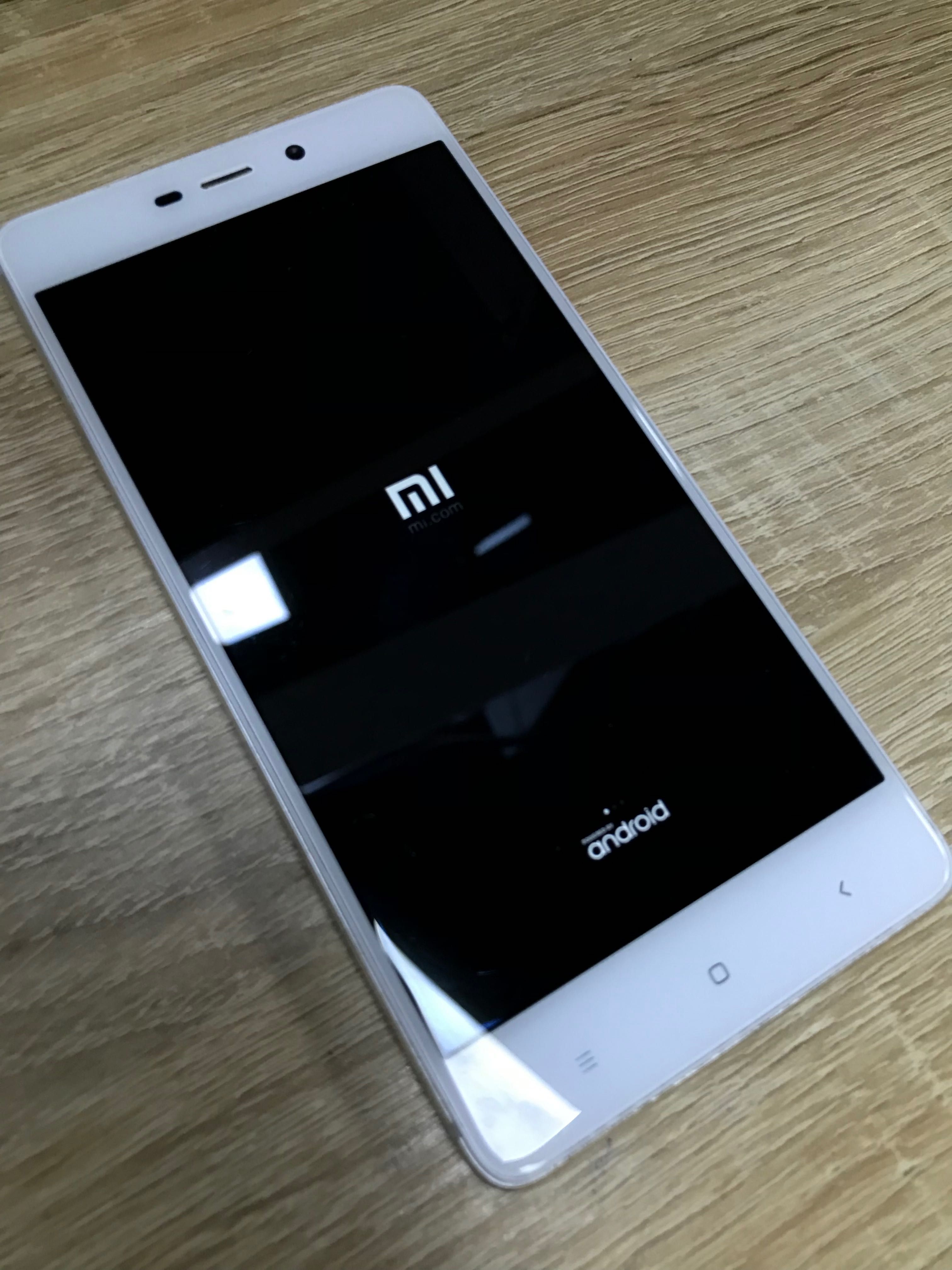 Телефон Xiaomi 4