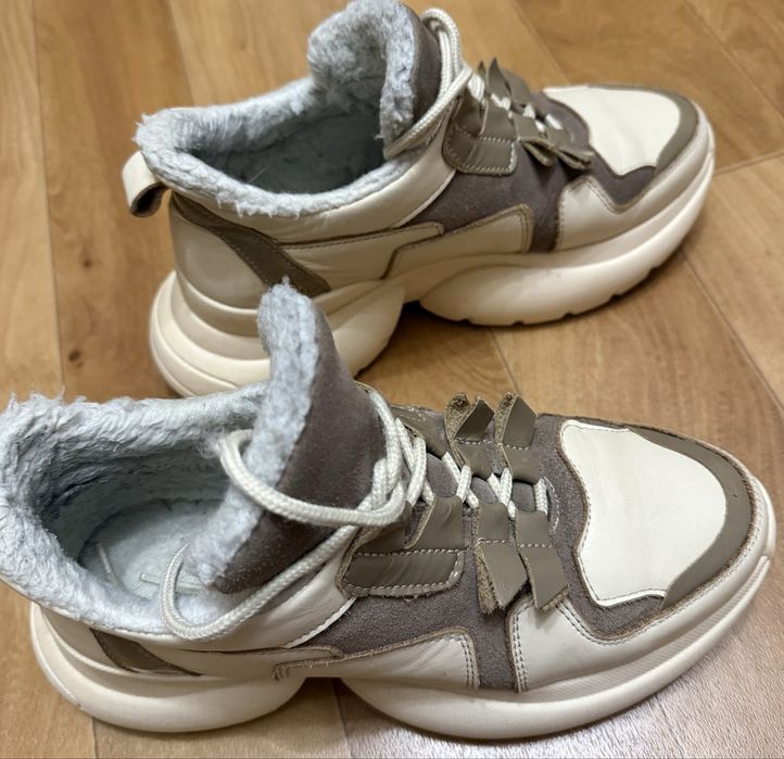 Теплые , кожаные кроссовки