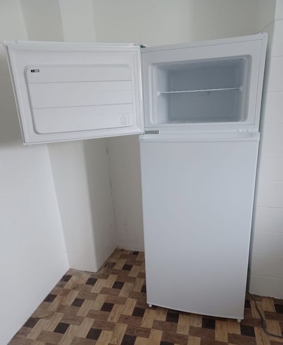 Frigorífico usado 1 semana.