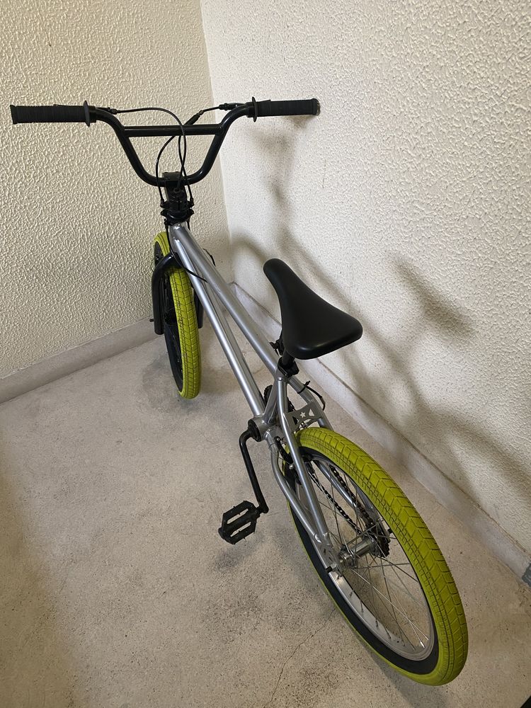 Bicicleta BMX Nova