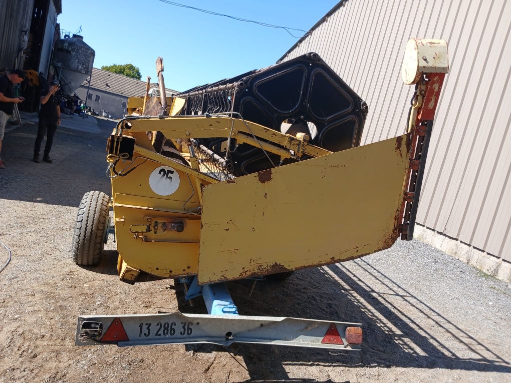 Kombajn New Holland TX 66
