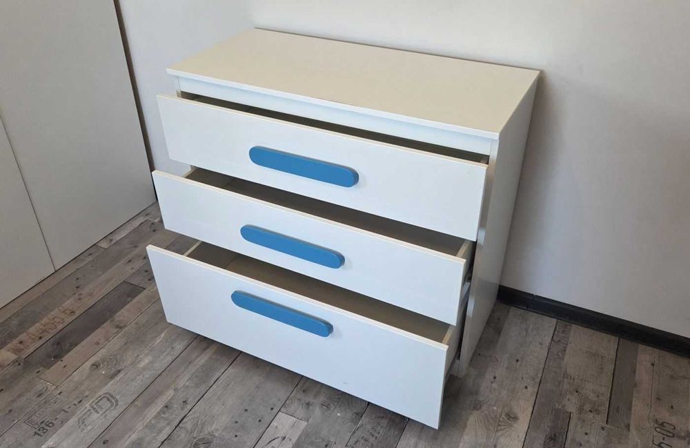 Zestaw mebli młodzieżowych, garderoba, biurko, komoda, szafka, komplet