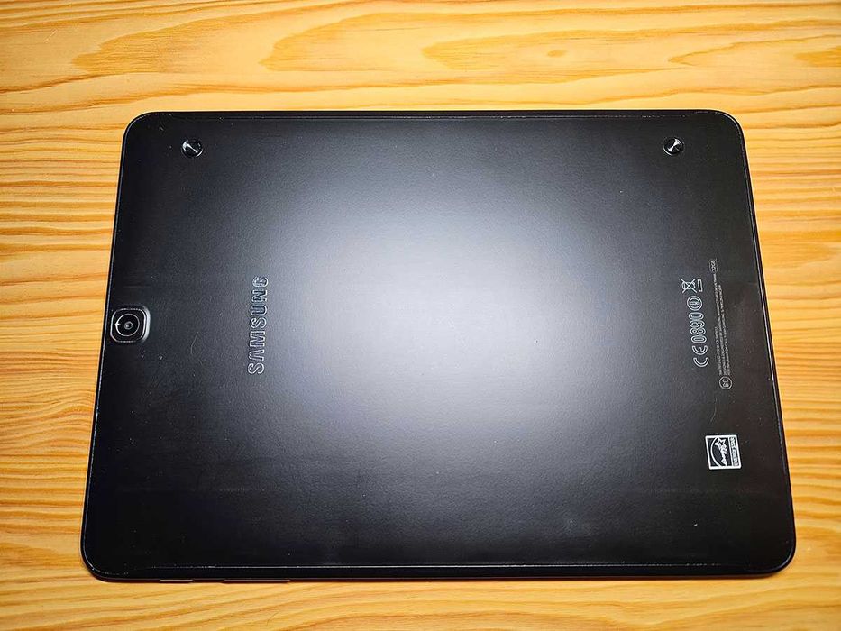 Планшет 9.7" Samsung Galaxy Tab S2 (SM-T813) з оригінальним чохлом