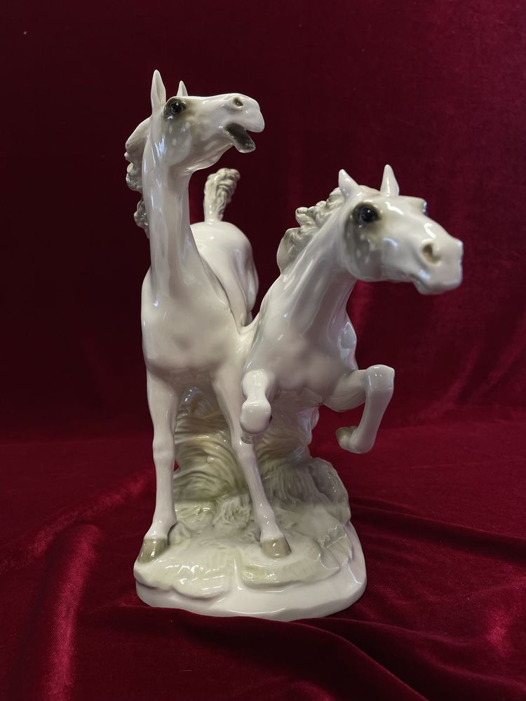 Porcelanowa figurka "Galopujące konie" – HUTSCHENREUTHER