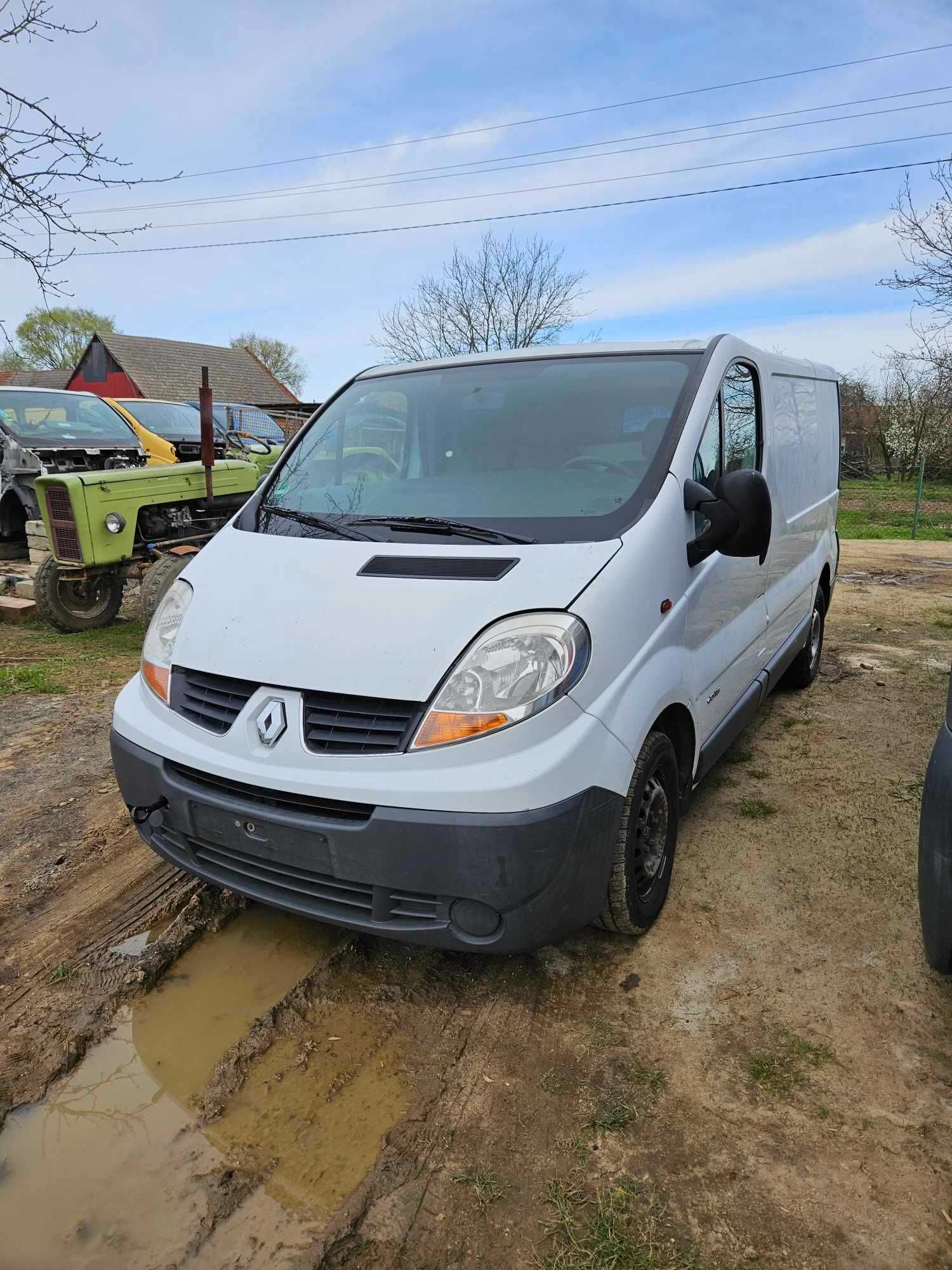 Trafic vivaro 2.0 kompletny przód