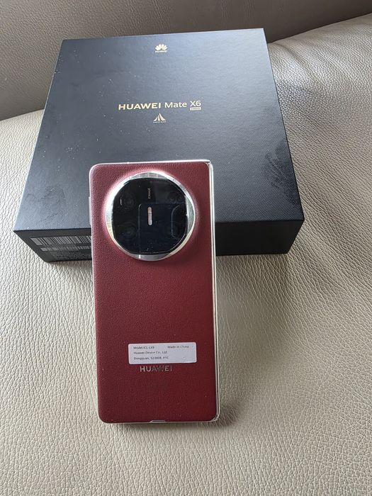 Huawei Mate X6 uszkodzony