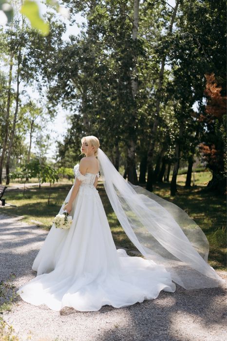 Продам весільну сукню