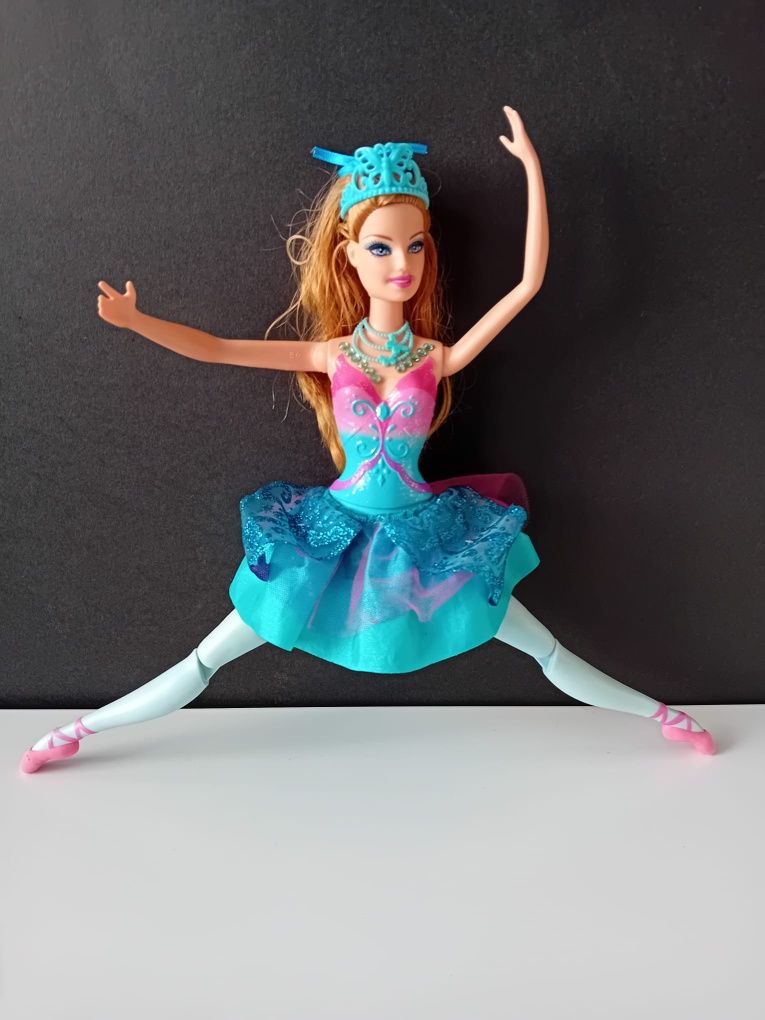 Barbie bailarina com articulações na perna