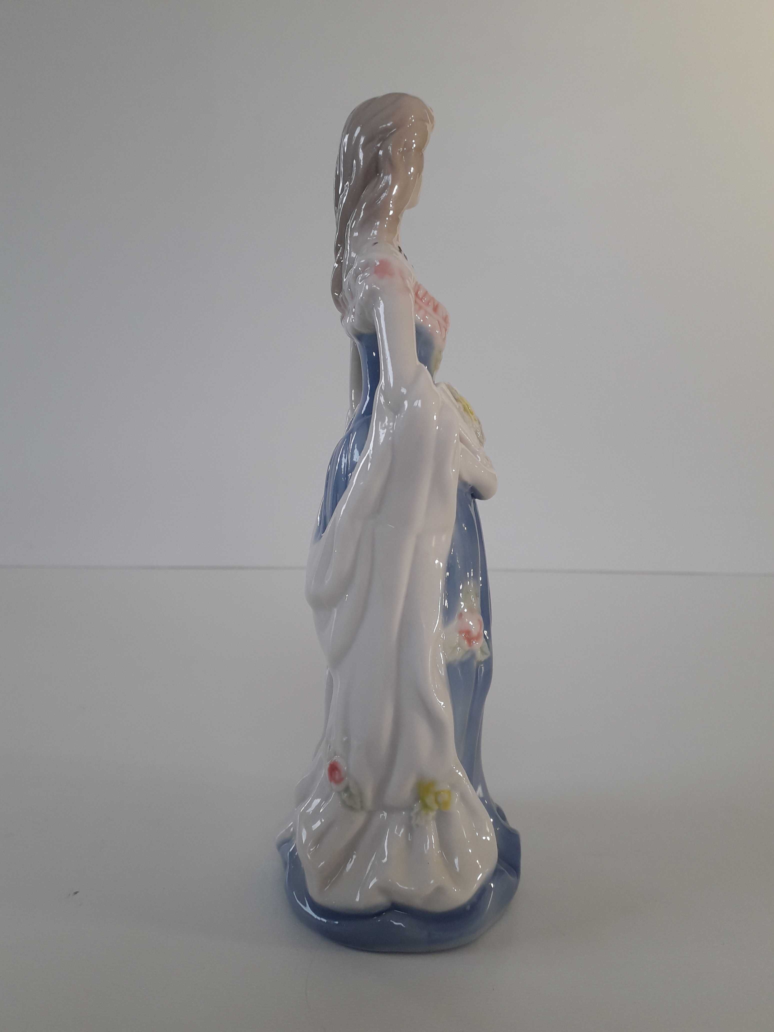 Figurka z porcelany dama ( odłamany kawałek wachlarza) L 313
