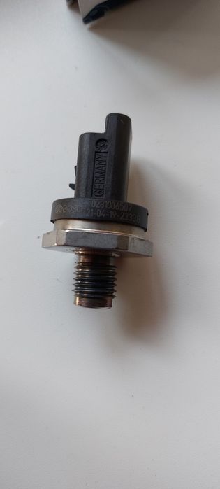 Датчик тиску палива 0281006507