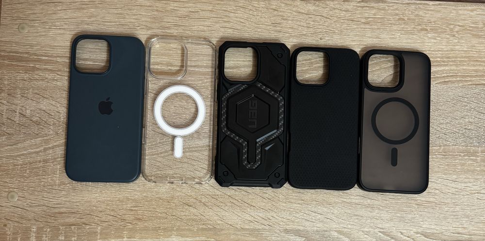 Чохли оригінальні на iPhone 16 Pro Max