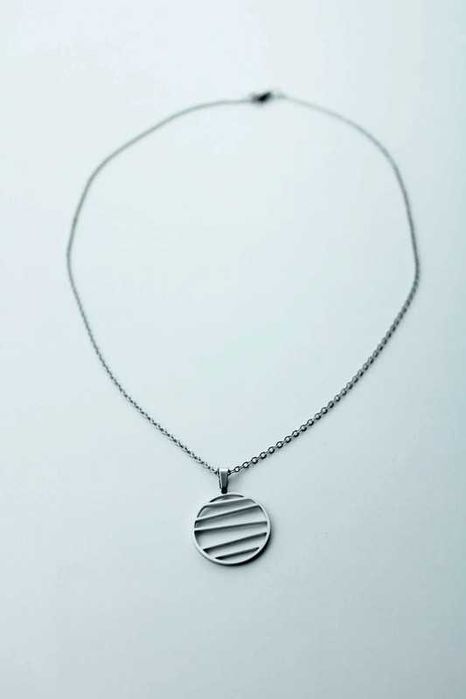 Nowy srebrny naszyjnik damski łańcuszek wisiorek kółko ze wzorkiem