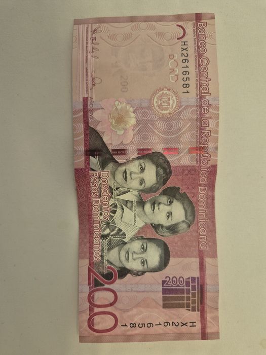 Банкнота 200 песо (DOP, RD$)