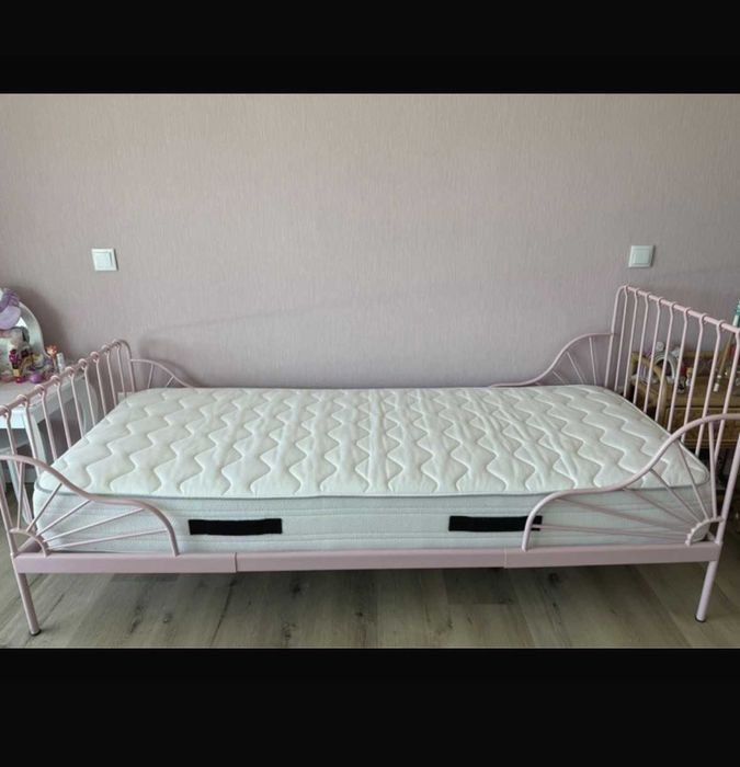 Cama IKEA rosa Nova com colchão