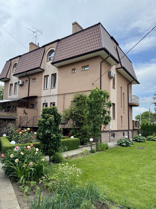 Маєток вашої мрії у центрі міста — гармонія затишку та комфорту