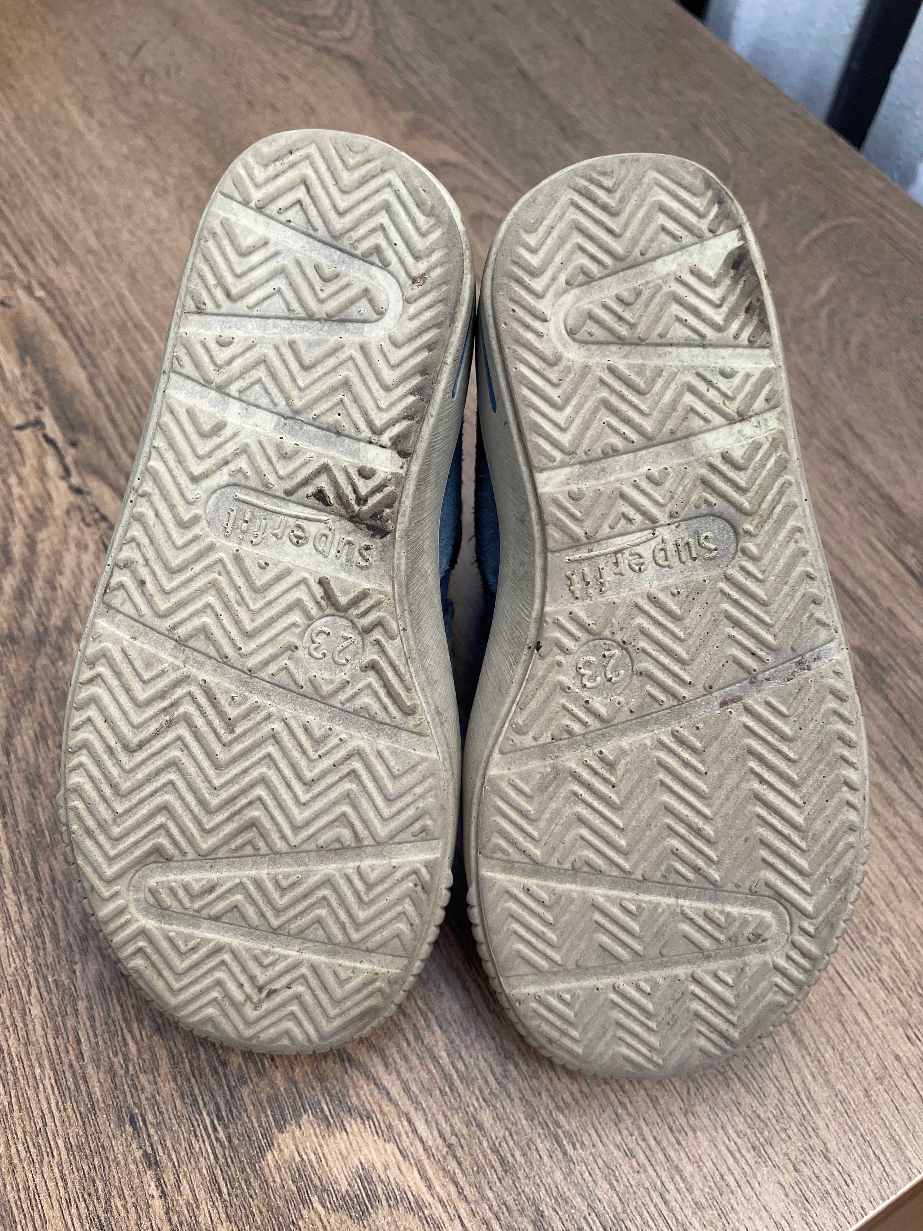 Buty przejściowe 23