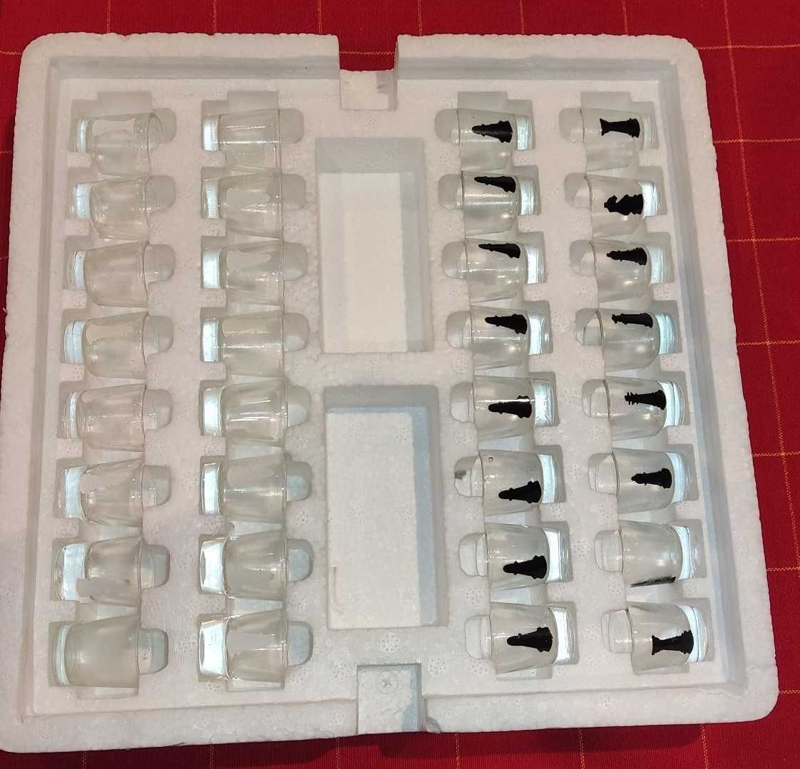Jogo de Tabuleiro Xadrez com copos de shot