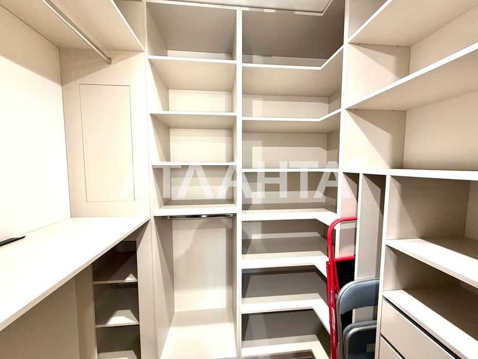 Нова квартира з ремонтом біля Victoria Gardens — заїжджай і живи