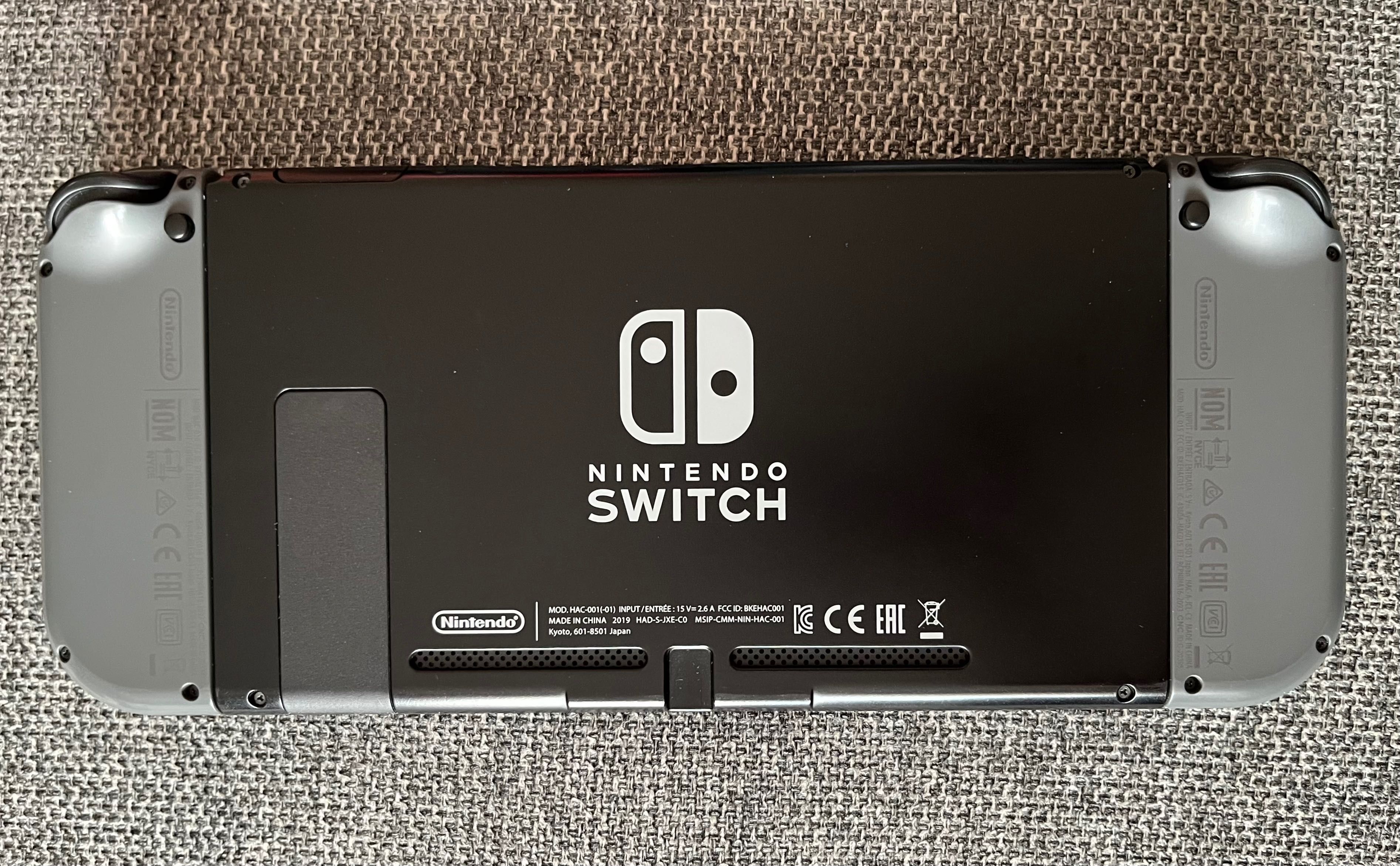 Nintendo Switch v2 + 2 kontrolery + karta pamięci + etui
