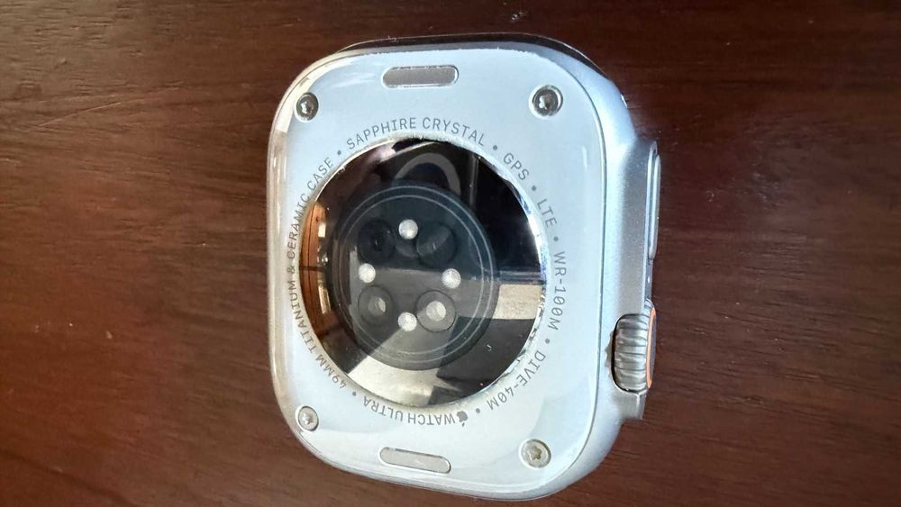 Apple Watch Ultra (1ª Geração), 49mm - Titânio