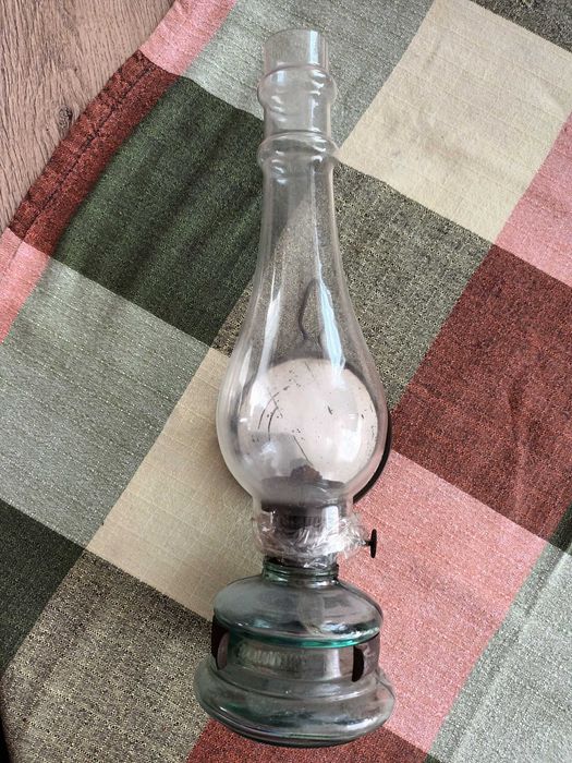 Lampa naftowa z kloszem