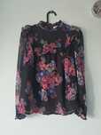 Petite czarna bluzka w kwiaty r.32