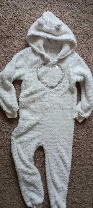 Swietny kombinezon 146 do spania