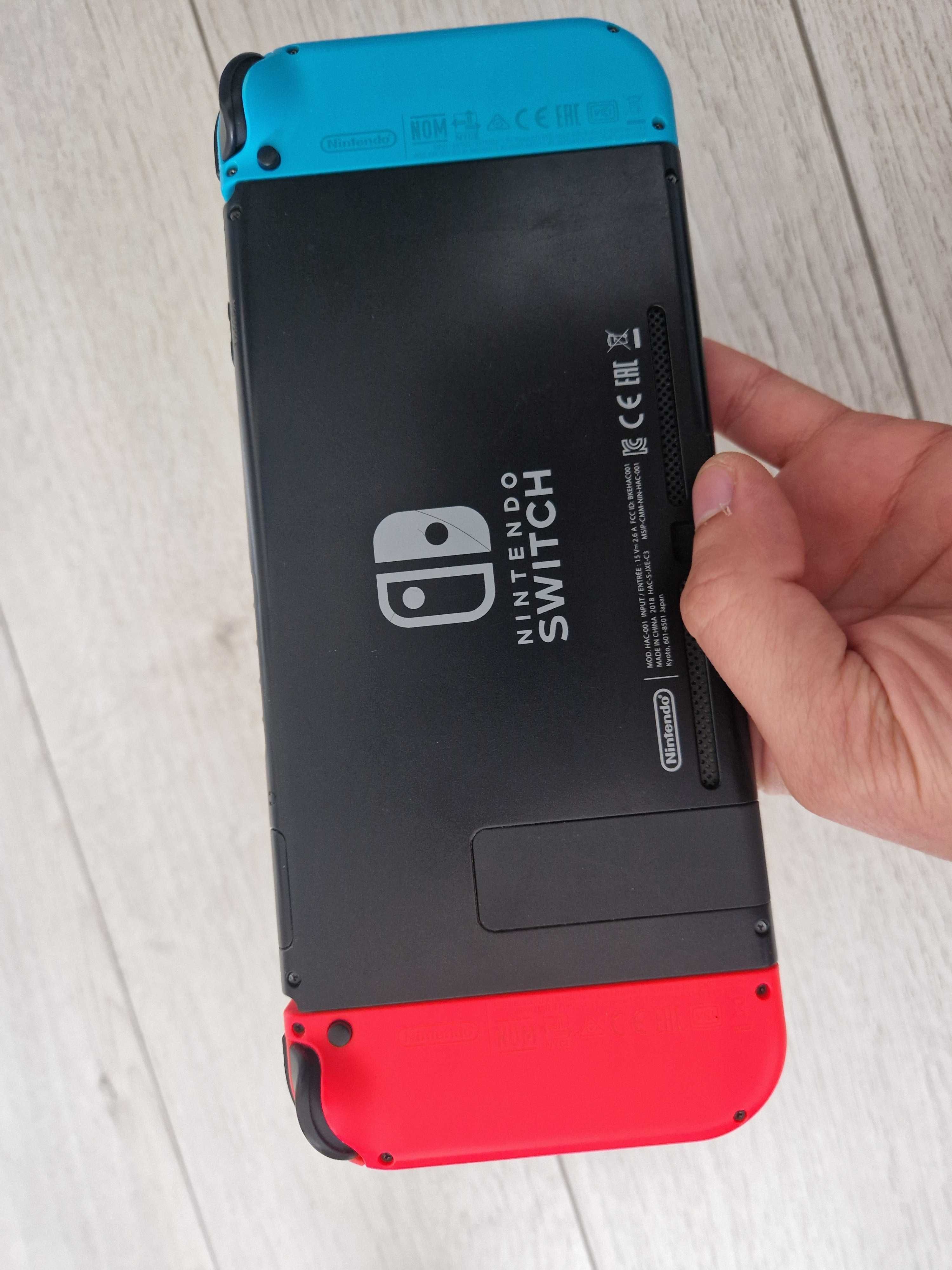 Nintendo Switch v1 + Grip i Etui od Skull&Co, stan idealny - sprawny