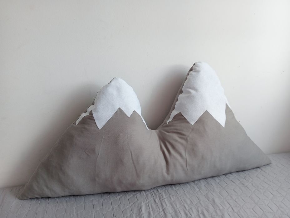Poduszka  dekoracyjna Śnieżne Góry HANDMADE