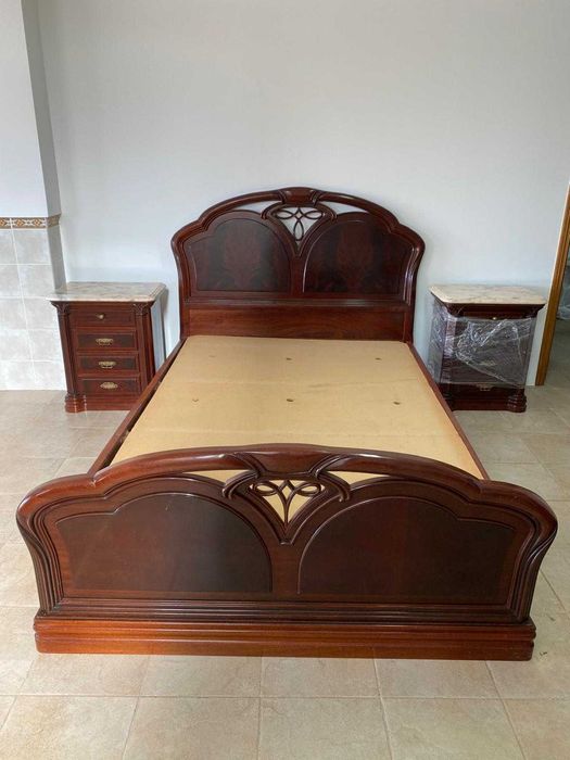 Cama + 2 Mesas Cabeceira Mármore (Mogno Maciço)