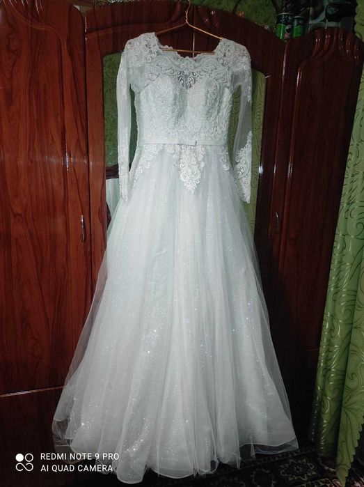 Дуже ніжна весільна сукня