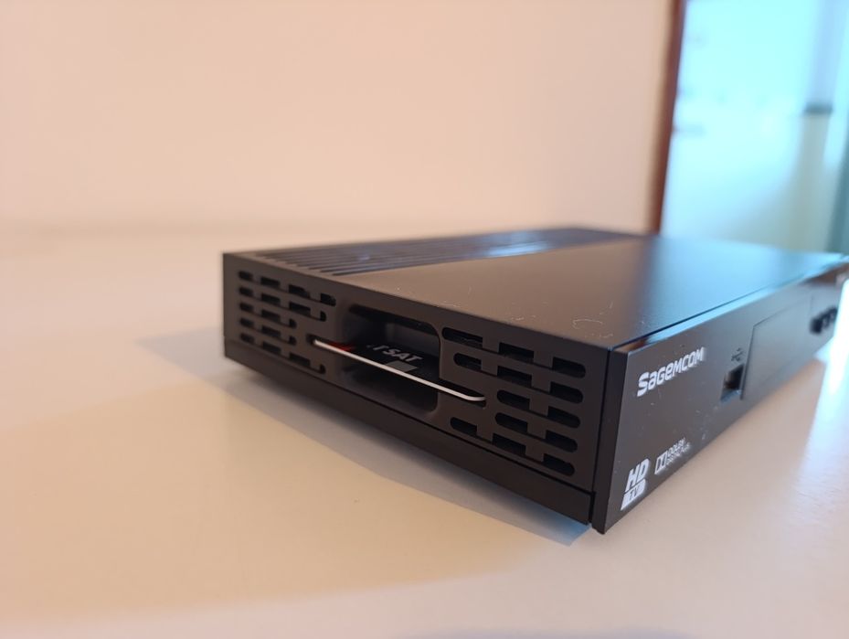 Parabólica + Recetor de satélite Sagemcom DS81 HD TNTSAT + parabólica