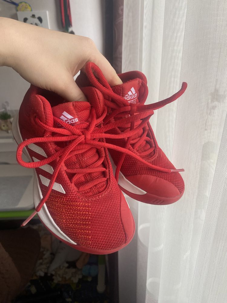 Кроссовки adidas