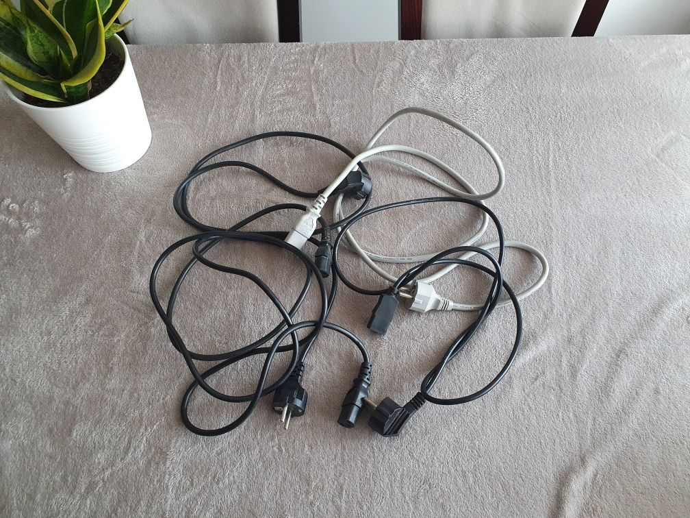 Kabel Zasilający do Komputera/Telewizora/Konsoli Play Station 3. 3 Wty