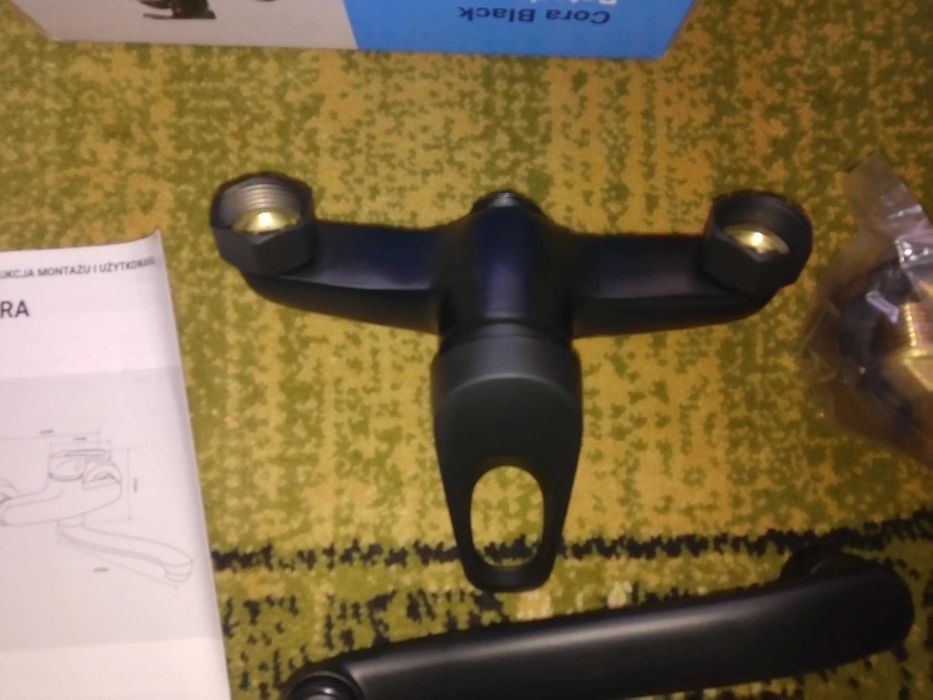 Bateria łazienkowa umywalkowa ścienna kran czarny mat wylewka 20cm