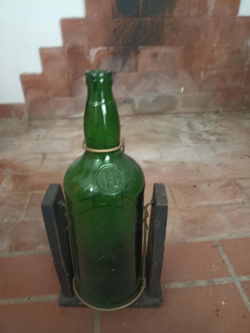 Garrafa com suporte