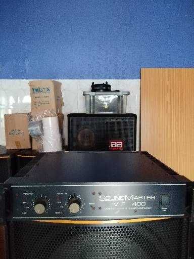 Amplificador     sound Master vf 400 e 2 colunas