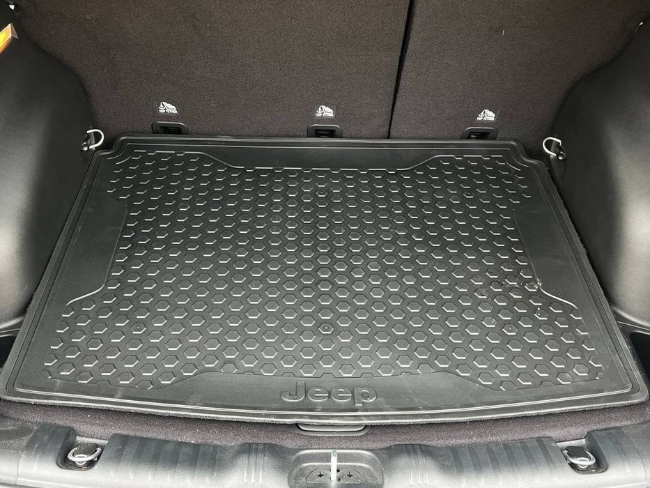 Jeep Compass 2024
II покоління (2nd FL)/MP  •  2.0T 9АТ (203 к.с.)  •