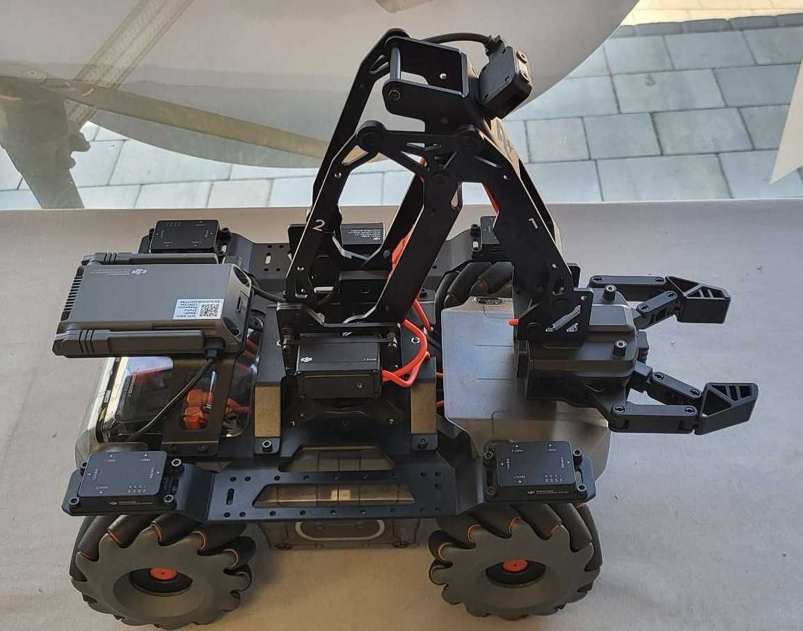 DJI Robomaster EP Core Robot edukacyjny + pakiet akcesoriów.