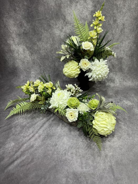 Komplet nagrobny w wiklinowej lodce