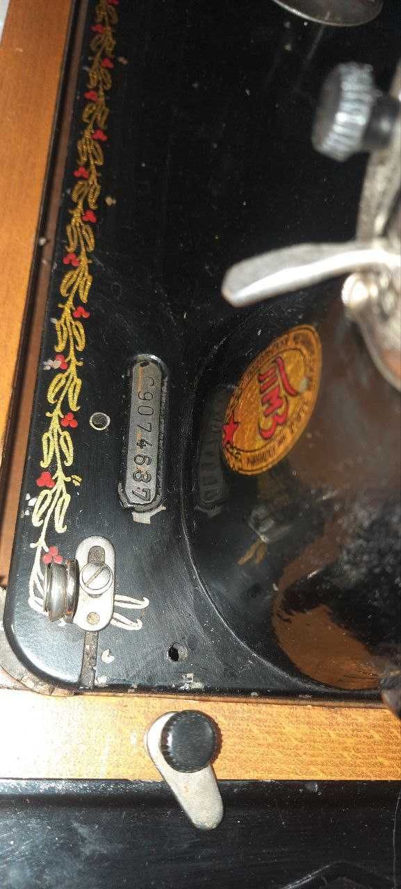Швейна машинка ручна "ПМЗ Подольска" ім Калініна з дерев'яним кейсом