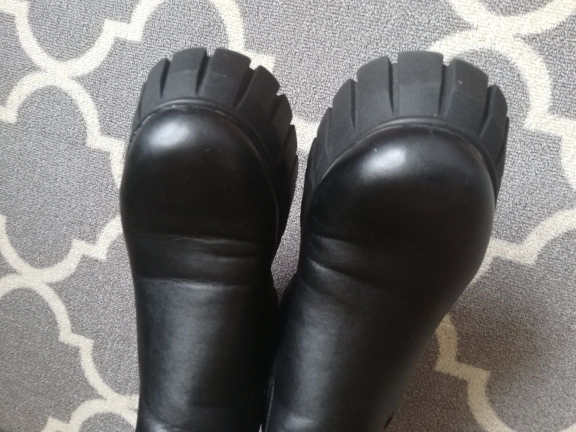 Czarne botki trapery glany Bershka rozmiar 41