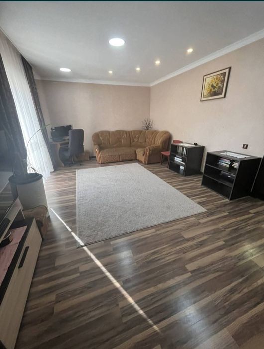 Продам житловий будинок в м. Радехів.